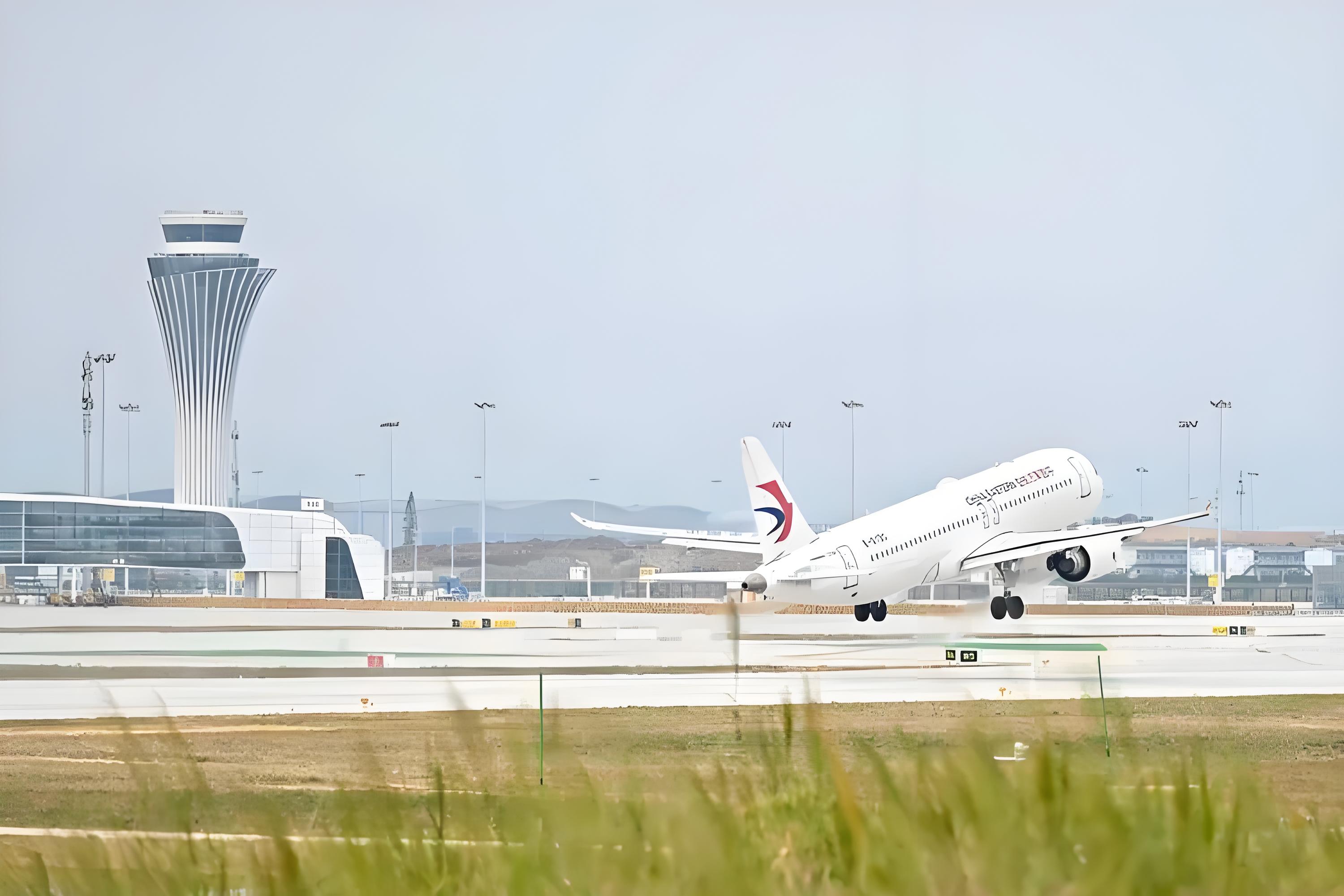 机场建模新纪元：数字孪生技术如何重塑航空枢纽的未来？